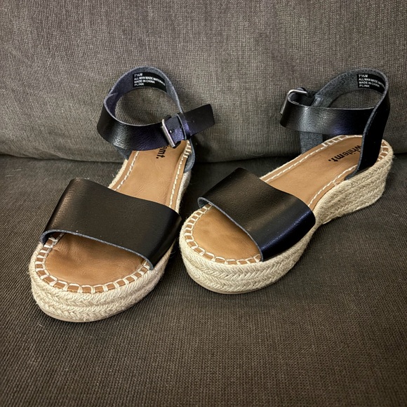 Whitemt. Shoes - Women’s Black Espadrille Platform Sandals with Ankle Strap - whitemt.